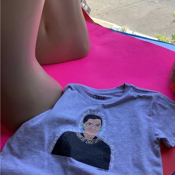 Ruth Bader Ginsburg tee - Picture 5 of 6
